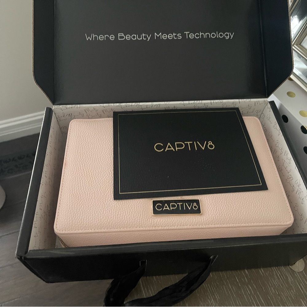 Captiv8 cosmetic bag